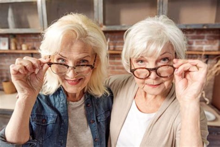 Does Aetna Medicare Advantage cover eyeglasses?