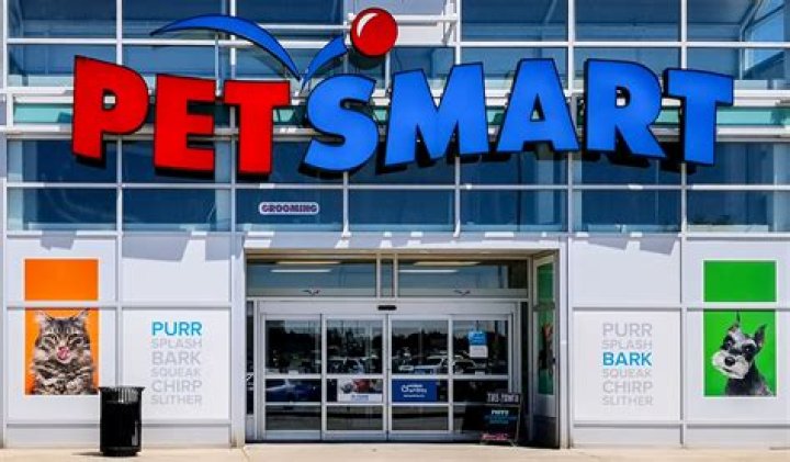 Does Petsmart have healthcare?