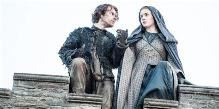 How did Theon help Sansa?