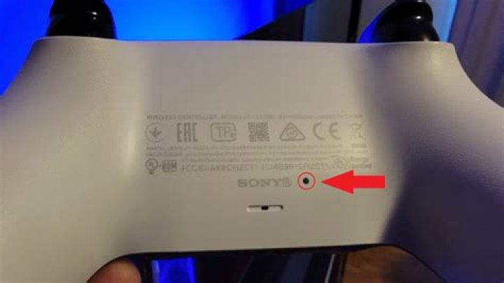 How do I reset my phantom 4?