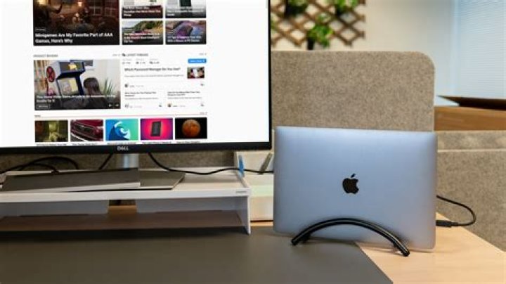 How do I use HDMI on my MacBook Pro 2017?