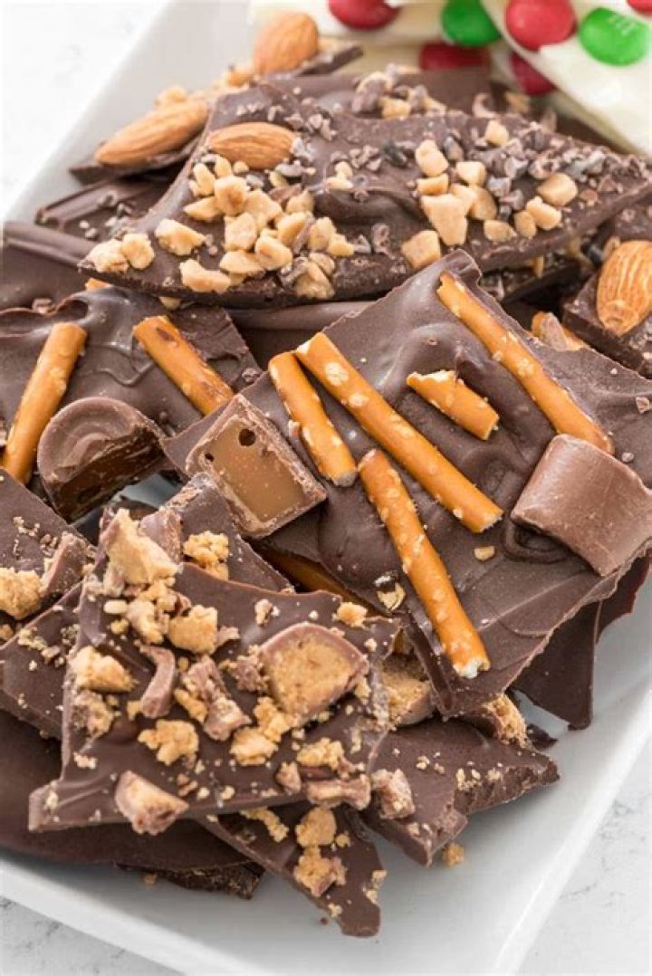 How do you make chocolate bark from scratch?