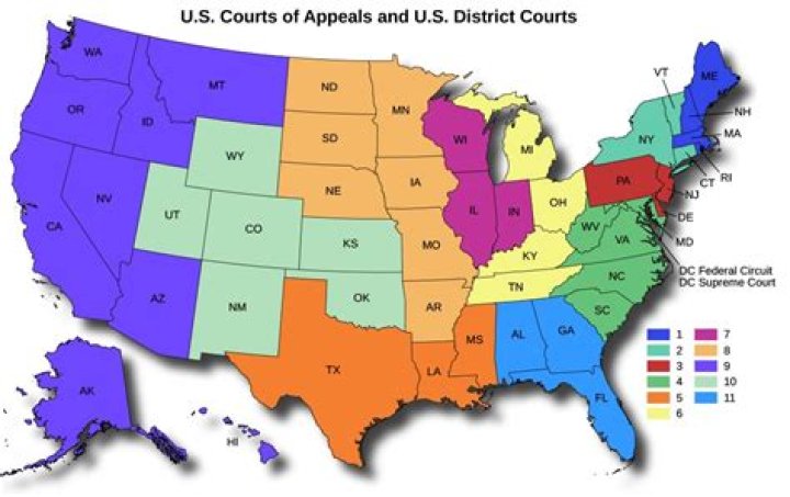 How many district courts are there in Arkansas?