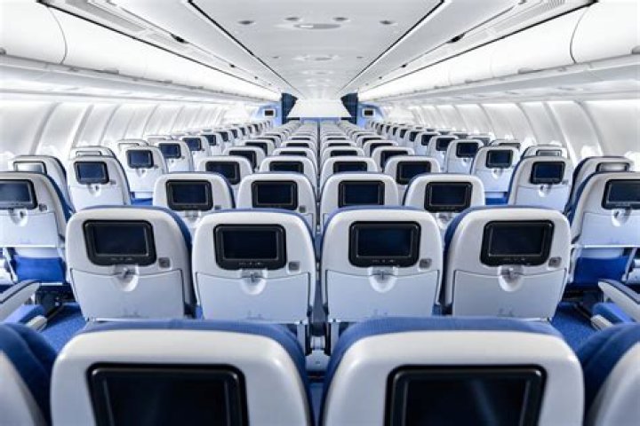 How many seats does an Airbus a300 have?