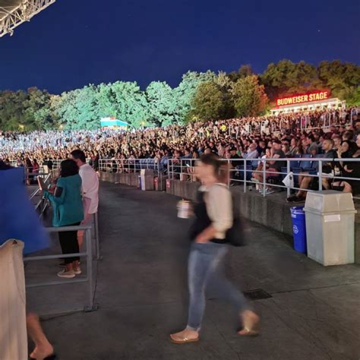 How much should I give for a free walking tour?