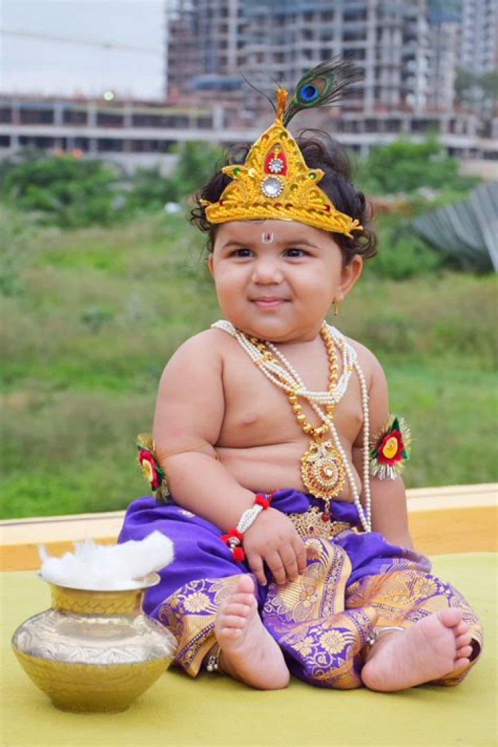 How should I dress my baby as Krishna?