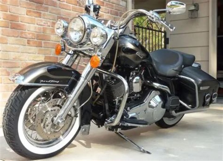 Is 2001 Road King Fuel Injected?