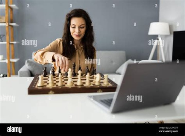 Is playing chess against a computer good practice?