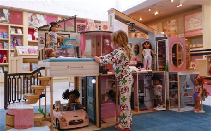 Is there an American Girl doll store in Hawaii?