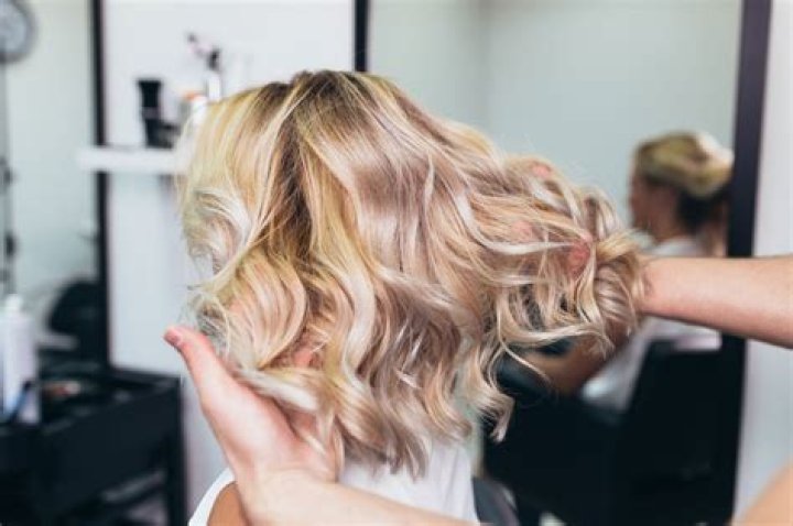 What's the difference between highlights and frosting hair?