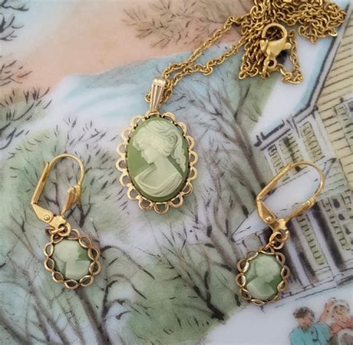 What are cameo necklaces worth?