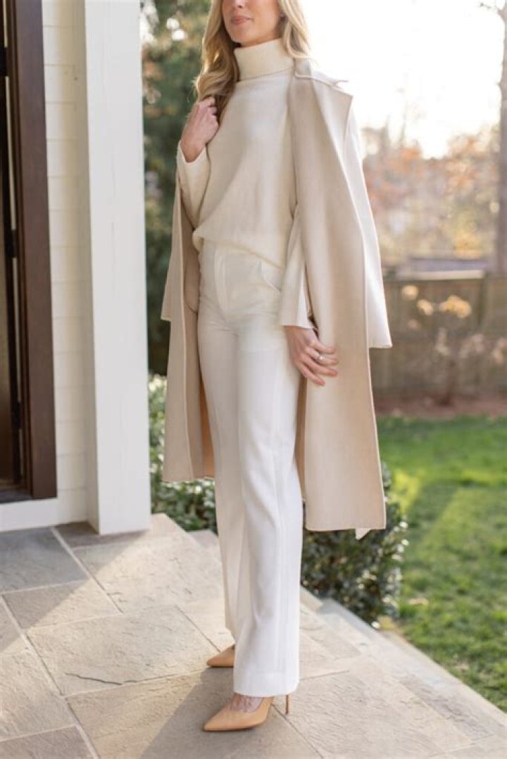 What color shoes do you wear with winter white pants?