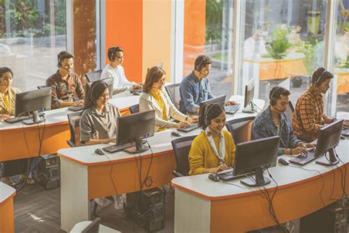 What companies have the largest call centers?