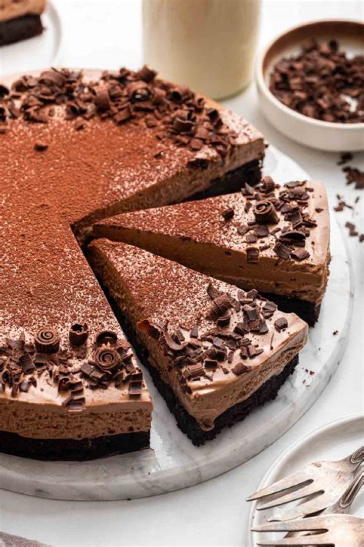 What is chocolate mousse cake made of?