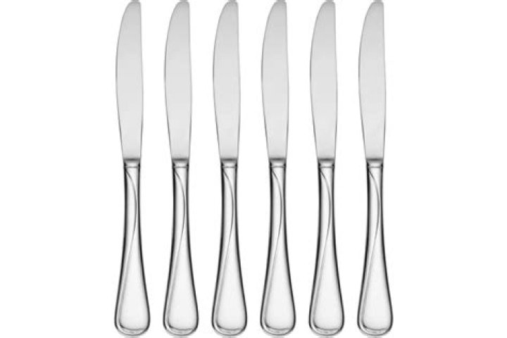 What is the difference between a butter knife and a dinner knife?