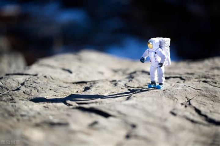 What is the salary of astronaut?