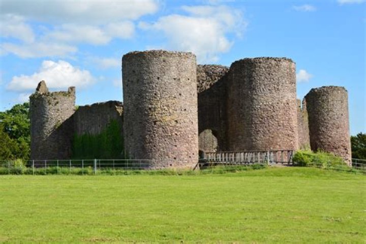 What were the inner and outer walls of a castle called?