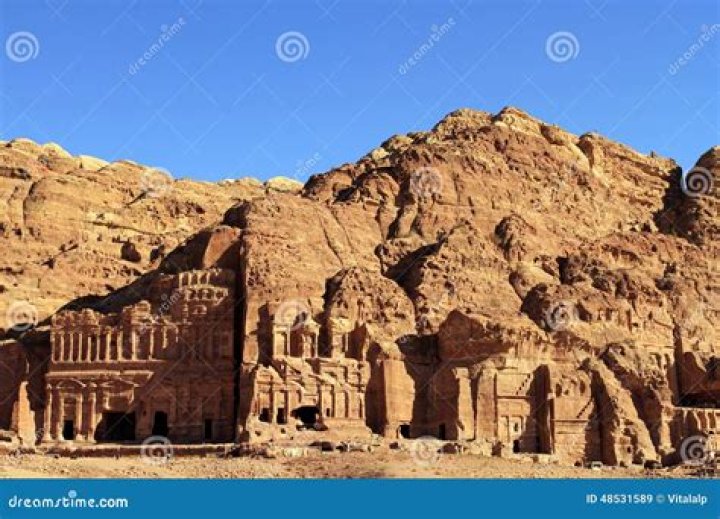 Who built al khazneh in Petra?